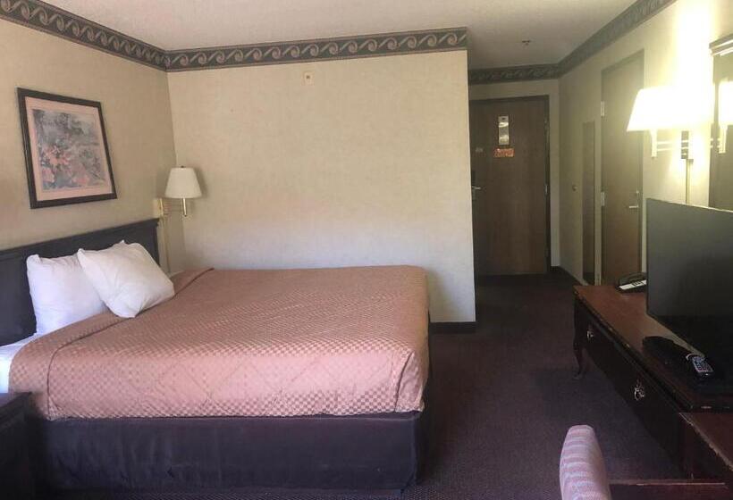 Студия Стандарт, Econo Lodge Inn & Suites