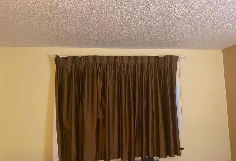 套房, Econo Lodge Inn & Suites