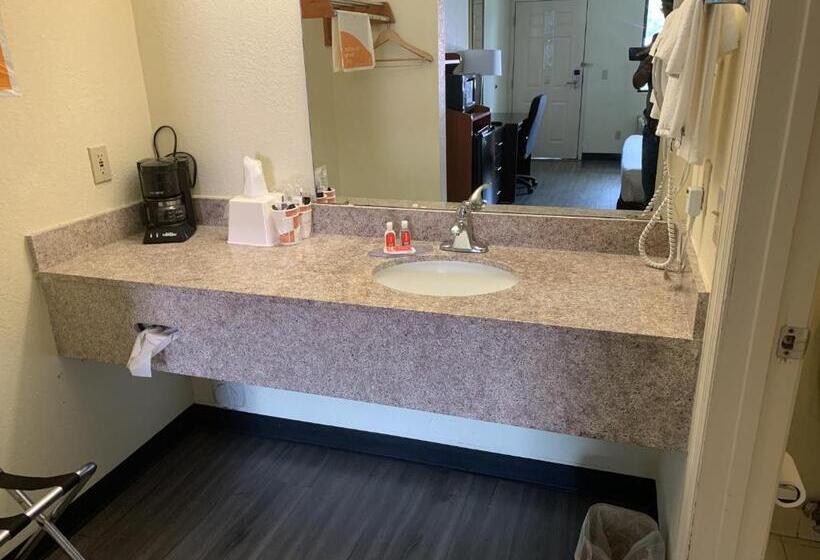 スタンダードルーム, Econo Lodge