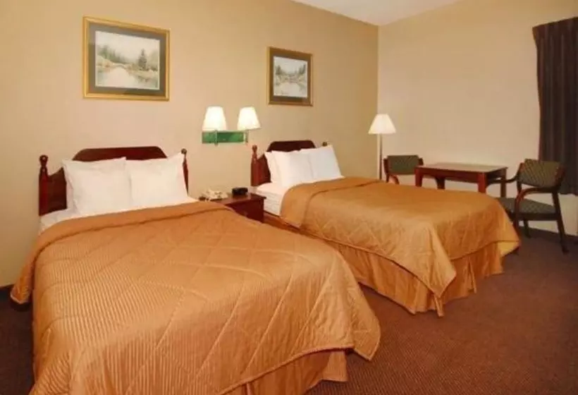 ２ダブルベッドのスタンダードルーム, Quality Inn & Suites Tarboro  Kingsboro