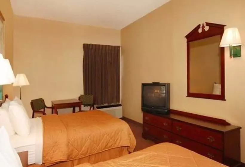 ２ダブルベッドのスタンダードルーム, Quality Inn & Suites Tarboro  Kingsboro