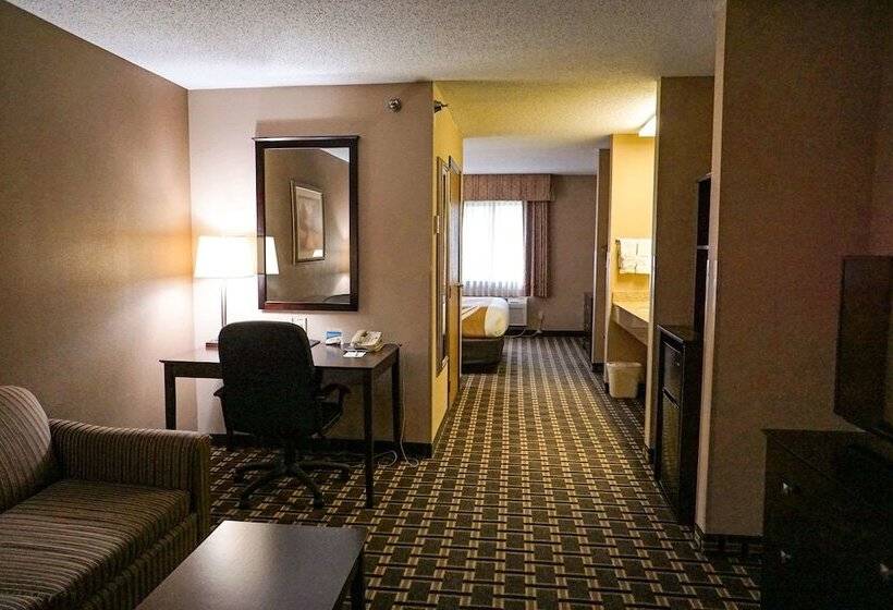 جناح, Quality Inn & Suites Watertown Near Prairie Lakes Ice Arena
