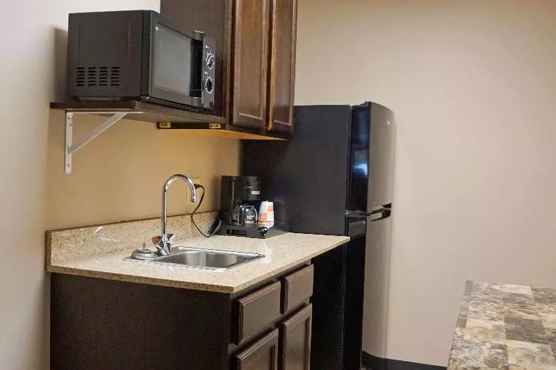 سوئیت با تخت بزرگ, Quality Inn & Suites Watertown Near Prairie Lakes Ice Arena