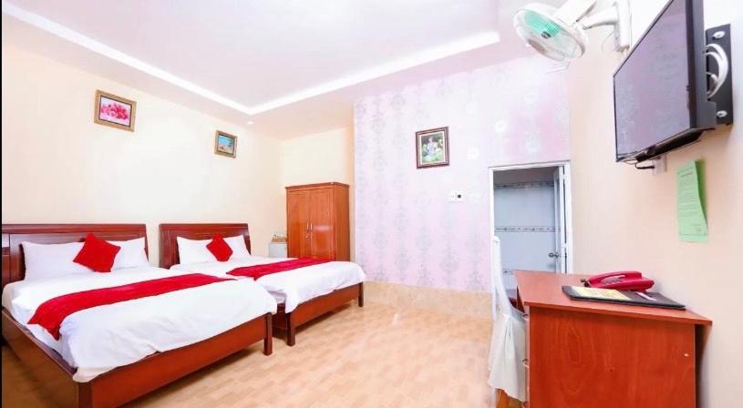 اتاق لوکس چهار تخته, Ngọc Hưng