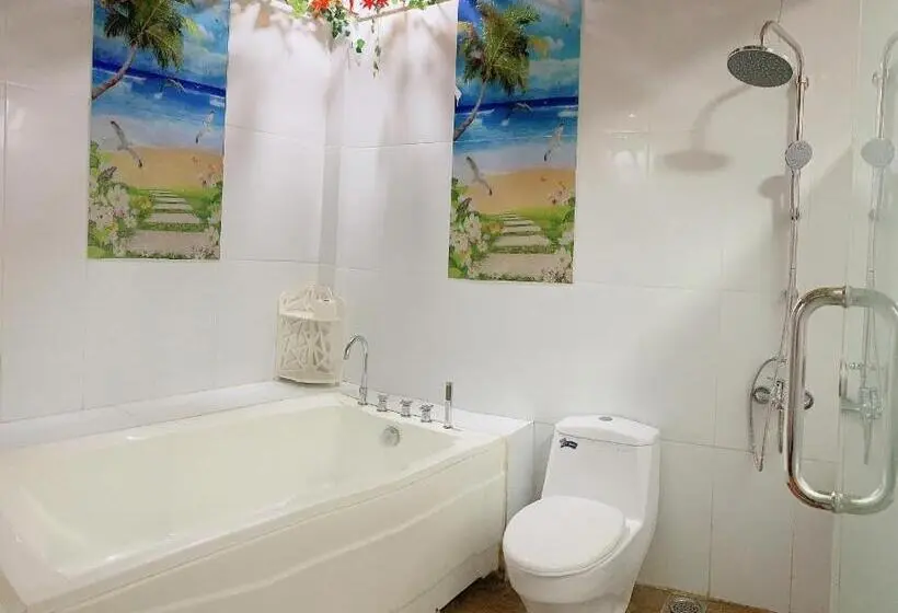 اتاق خانوادگی, Ngọc Hưng