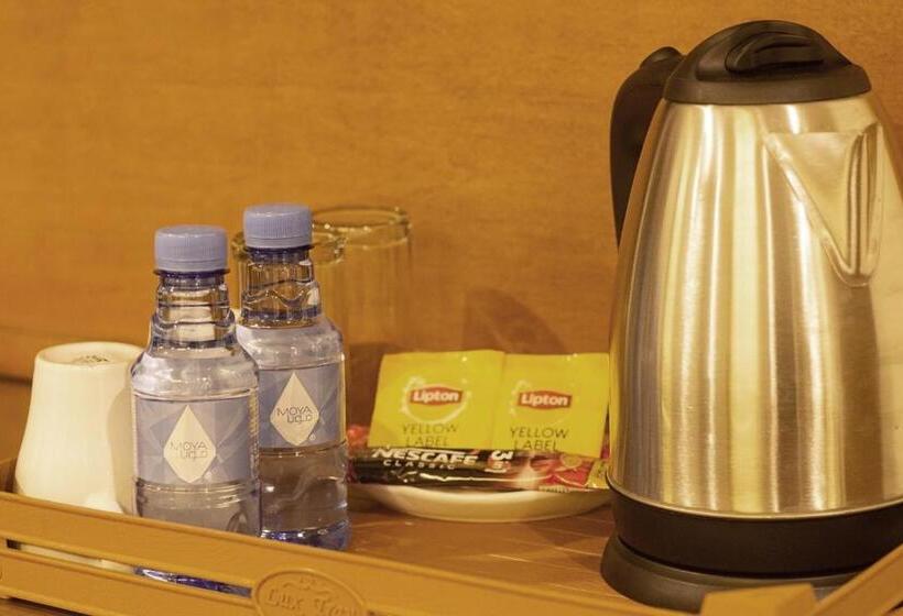 주니어 스위트, Rona Al Khobar