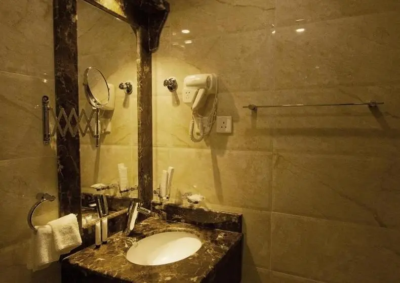 سوییت اجرایی, Rona Al Khobar