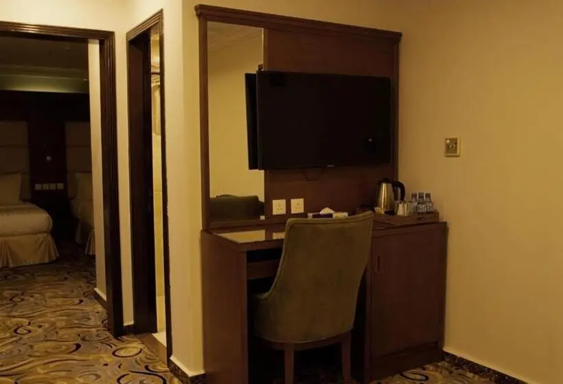 سوییت خانوادگی, Rona Al Khobar