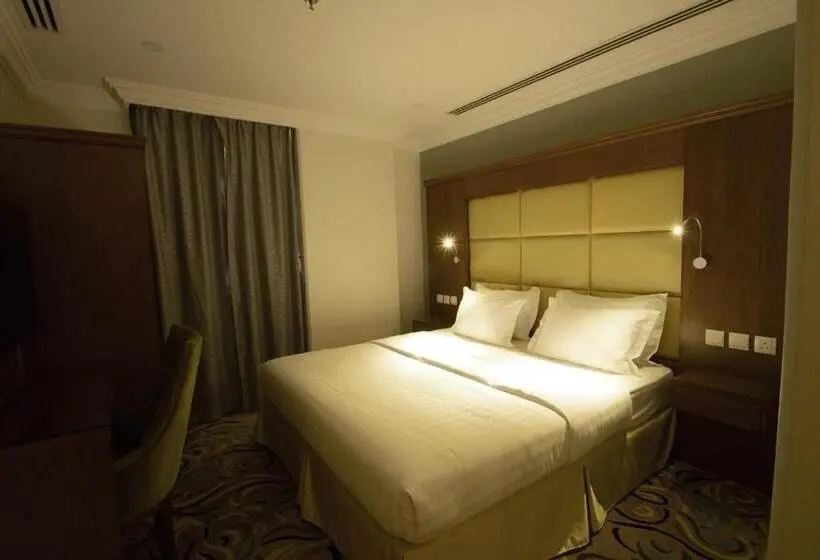 سوییت خانوادگی, Rona Al Khobar