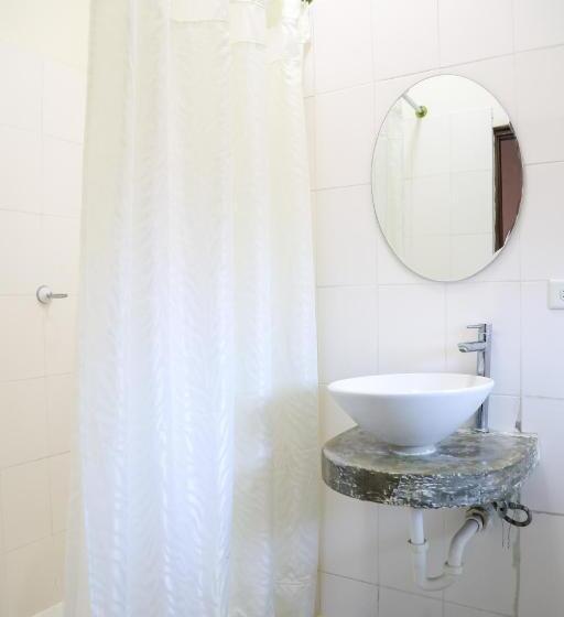 سرير فى غرفة مشتركه, Hostal Villa Grande