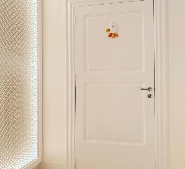 جناح مزود بجاكوزى, Christian S Suites & Spa