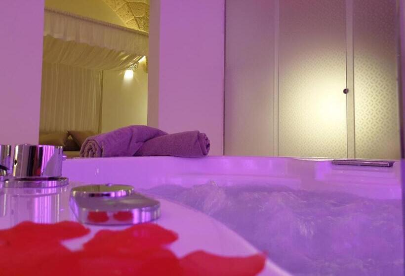 جناح مزود بجاكوزى, Christian S Suites & Spa