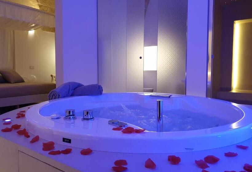 Люкс с гидромассажем, Christian S Suites & Spa