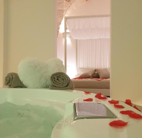 جناح مزود بجاكوزى, Christian S Suites & Spa