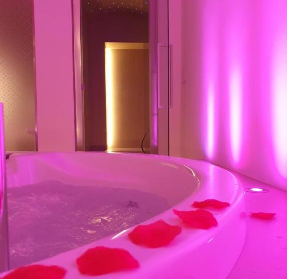 جناح مزود بجاكوزى, Christian S Suites & Spa