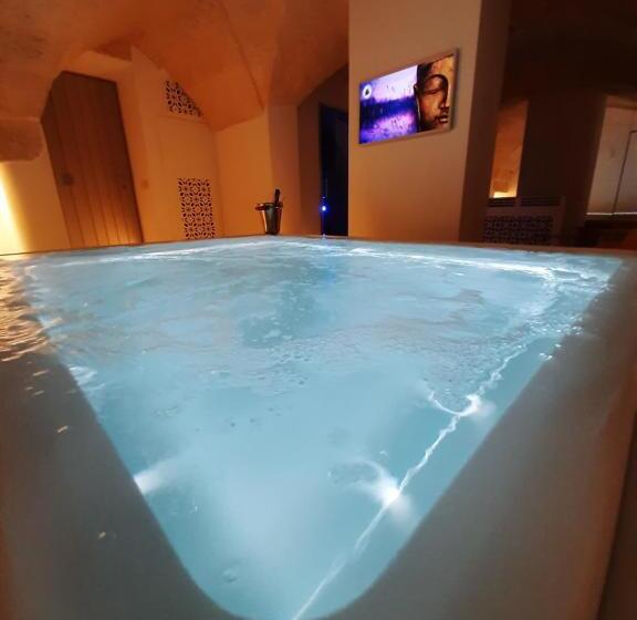 带大床的复式套间, Christian S Suites & Spa