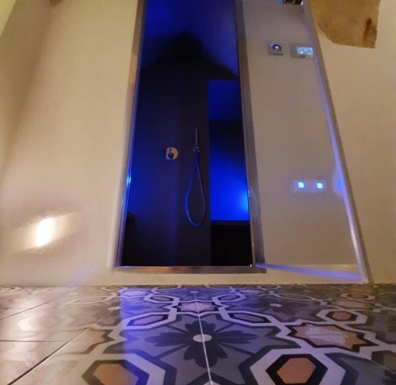 带大床的复式套间, Christian S Suites & Spa