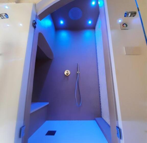 Люкс Deluxe Кровать Кинг, Christian S Suites & Spa