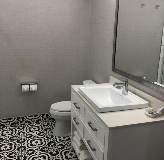 キングサイズベッドのスイートルーム, Riverside Inn Hannibal