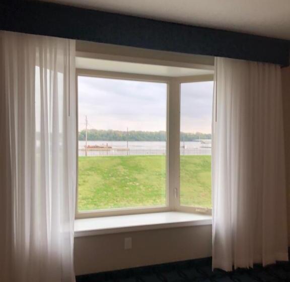 キングサイズベッドのスイートルーム, Riverside Inn Hannibal