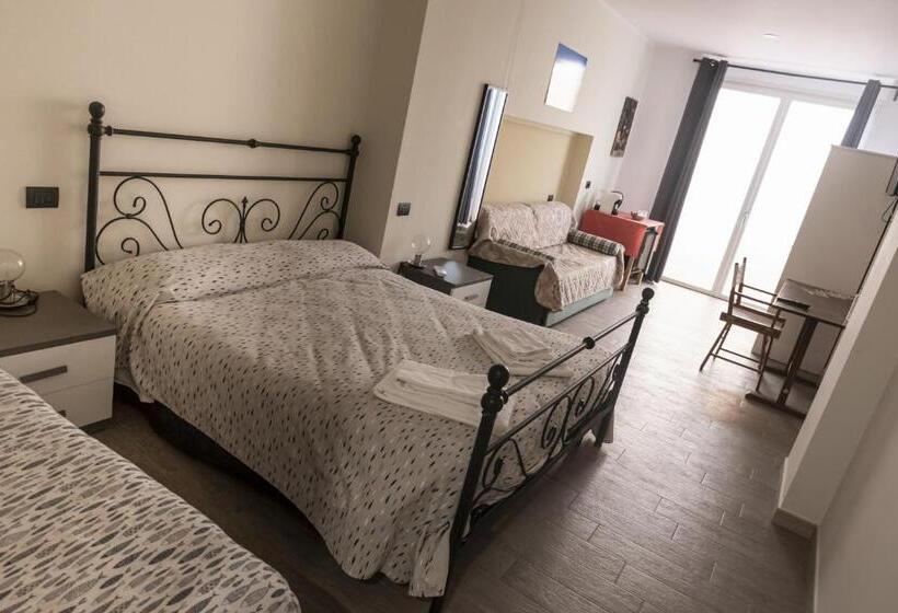 اتاق استاندارد چهار تخته, Affittacamere Sciacchetra