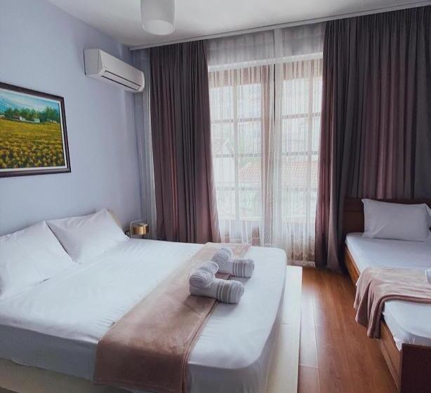 バルコニー付きスタンダードトリプルルーム, Oda Guest House