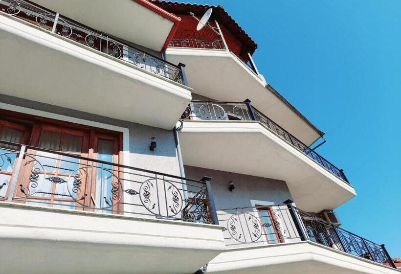 バルコニー付きスタンダードトリプルルーム, Oda Guest House
