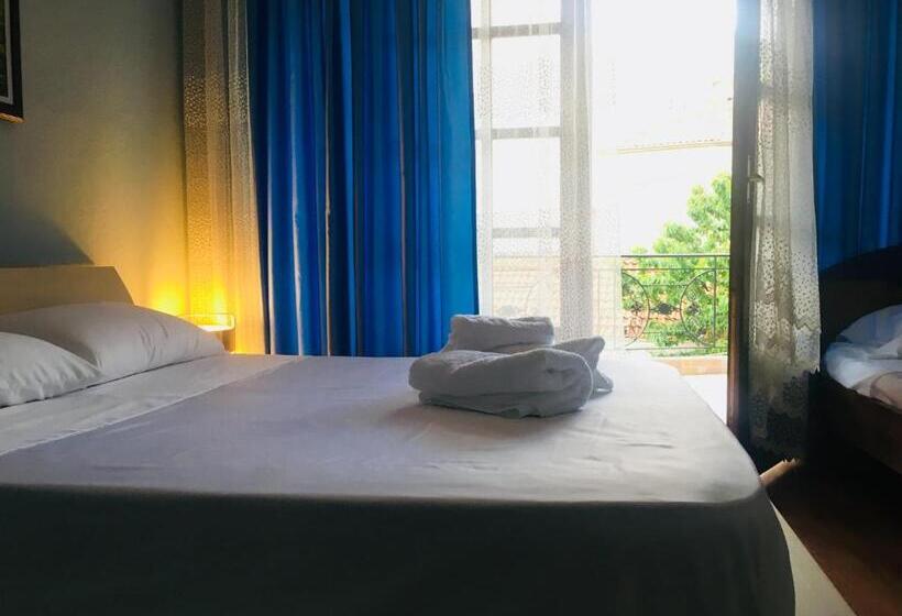 バルコニー付きスタンダードトリプルルーム, Oda Guest House