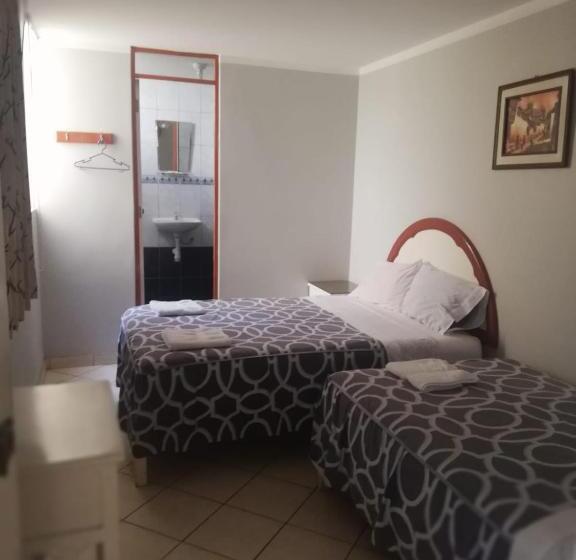 اتاق خانوادگی, La Posada De Valdez