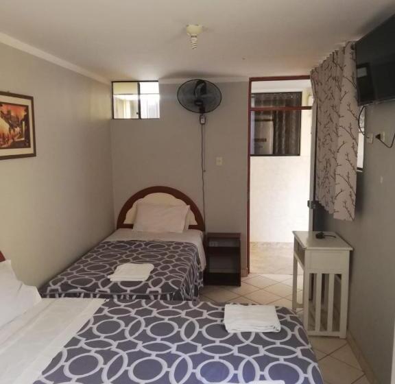 اتاق خانوادگی, La Posada De Valdez