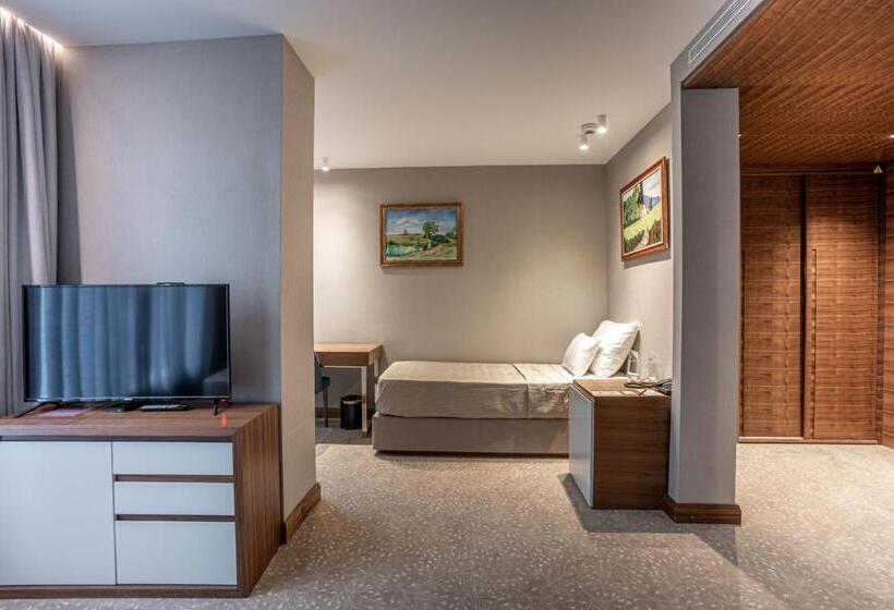 اتاق استاندارد, Tonanti