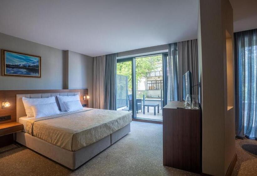 اتاق لوکس با بالکن, Tonanti