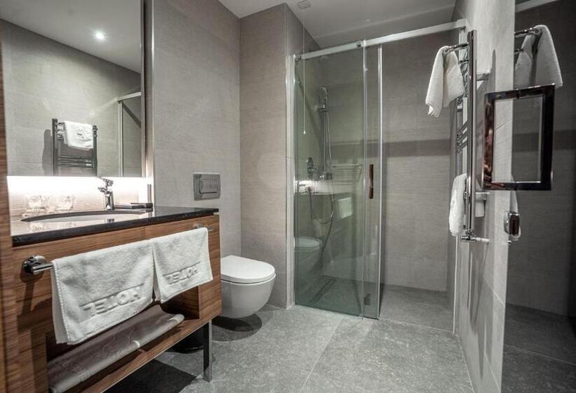 اتاق لوکس با بالکن, Tonanti