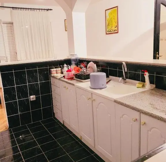 اتاق استاندارد با سرویس بهداشتی مشترک, Hostel Holiday Cetinje