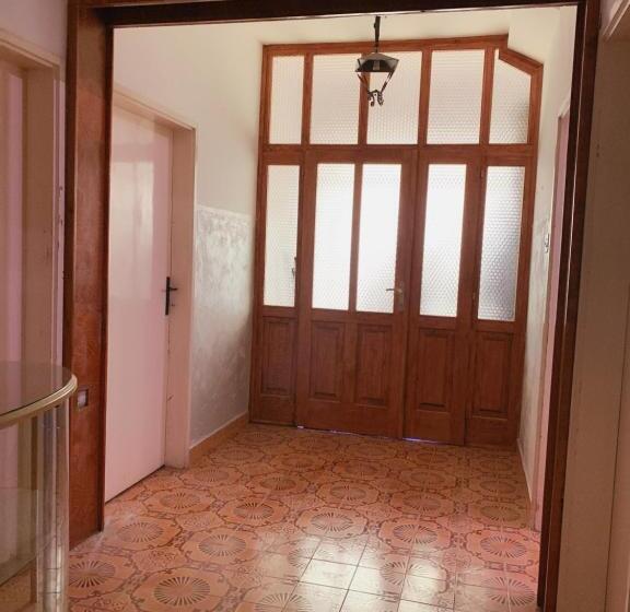 اتاق استاندارد با سرویس بهداشتی مشترک, Hostel Holiday Cetinje