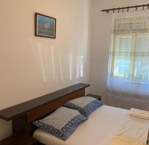 اتاق استاندارد, Hostel Holiday Cetinje