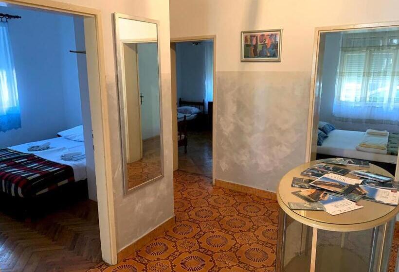 اتاق استاندارد, Hostel Holiday Cetinje