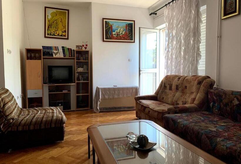 اتاق استاندارد, Hostel Holiday Cetinje
