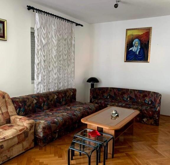 اتاق استاندارد, Hostel Holiday Cetinje