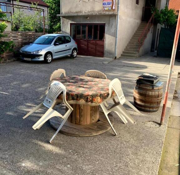 اتاق استاندارد, Hostel Holiday Cetinje