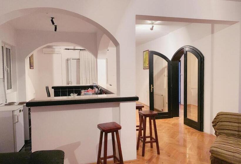 اتاق عادی, Hostel Holiday Cetinje