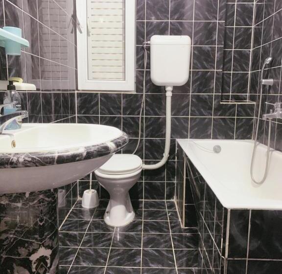 اتاق عادی, Hostel Holiday Cetinje