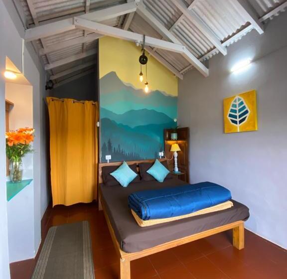 Номер Стандарт Вид на Сад, The Birdhouse Backpackers Hostel