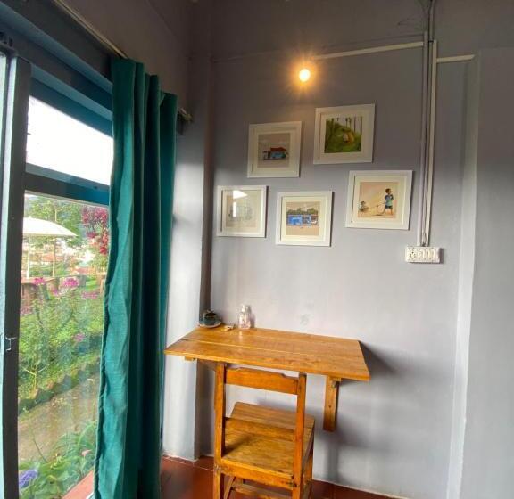 חדר סטנדרט נוף לגינה, The Birdhouse Backpackers Hostel