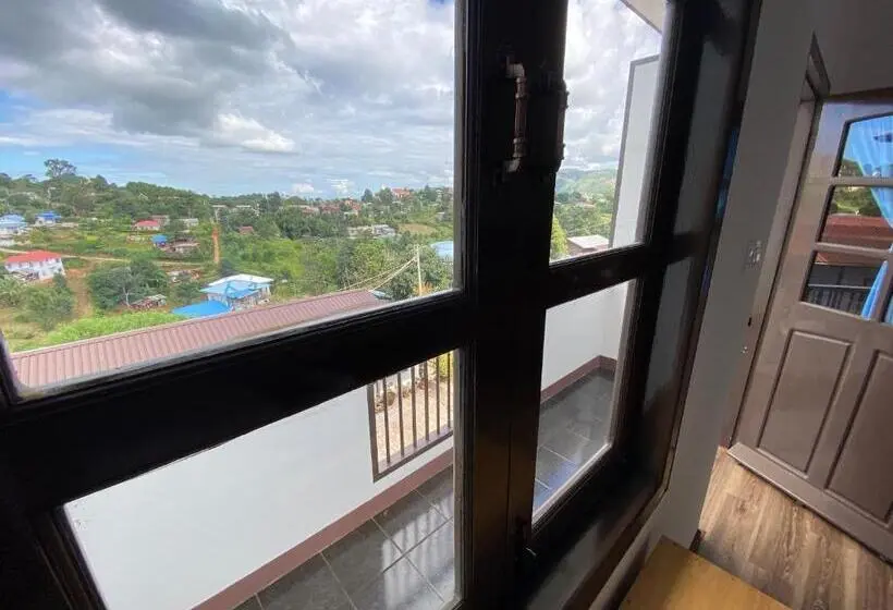 اتاق لوکس با بالکن, Hinode Hotel ဟိနောဒေ့ဟိုတယ်