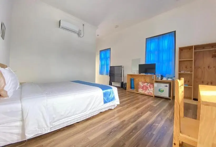 اتاق لوکس با بالکن, Hinode Hotel ဟိနောဒေ့ဟိုတယ်