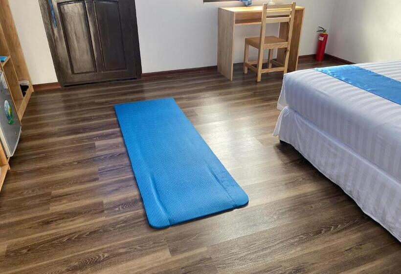 اتاق لوکس با بالکن, Hinode Hotel ဟိနောဒေ့ဟိုတယ်