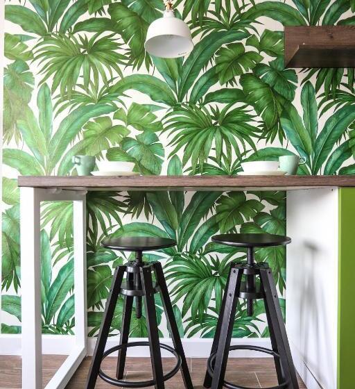 اتاق لوکس, Mom`s House