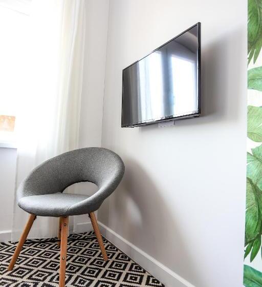 اتاق لوکس, Mom`s House