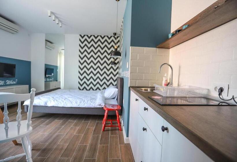 اتاق استاندارد چهار تخته, Mom`s House